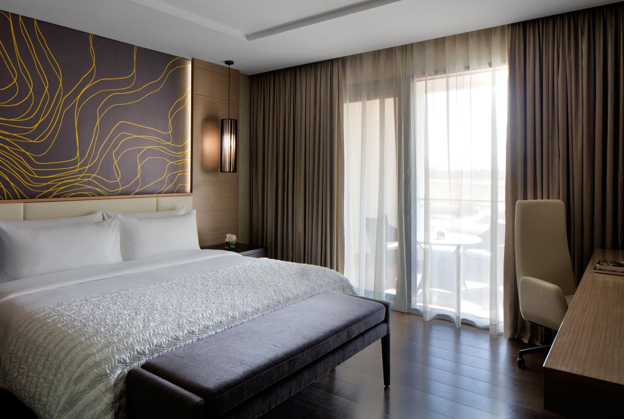 Radisson Collection Muscat, Hormuz Grand Hotell Exteriör bild A bedroom at the hotel