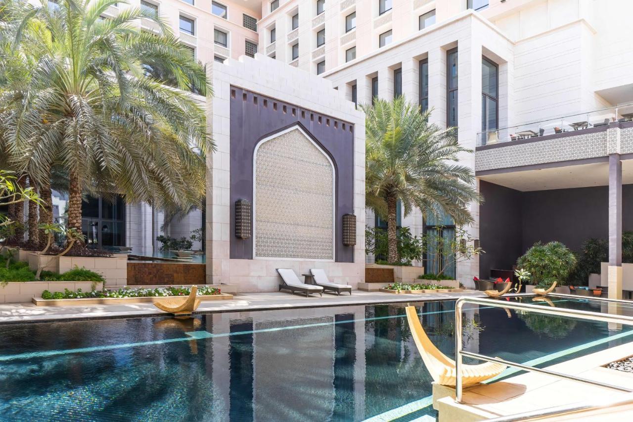 Radisson Collection Muscat, Hormuz Grand Hotell Exteriör bild The pool at the hotel