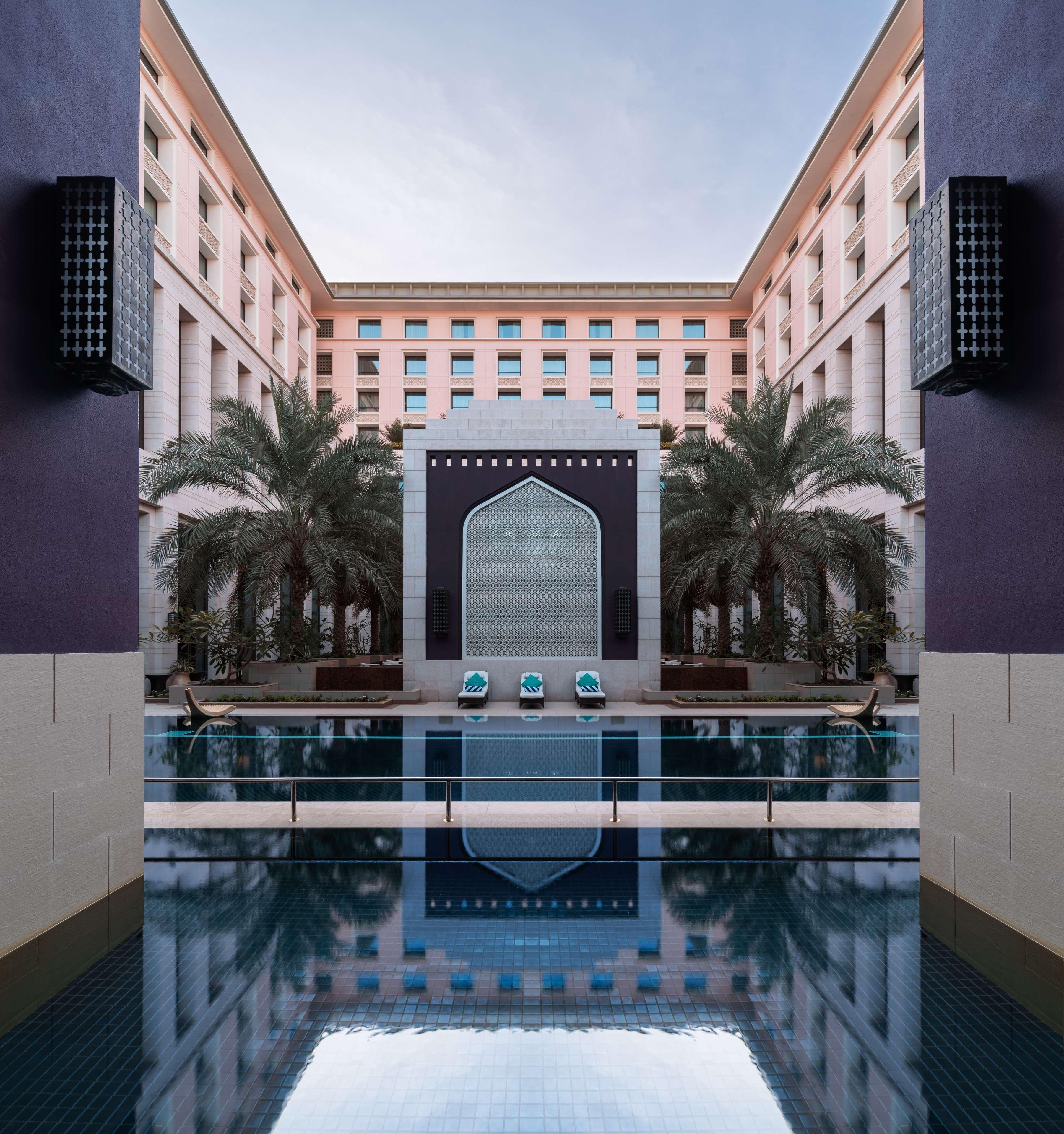 Radisson Collection Muscat, Hormuz Grand Hotell Exteriör bild The hotel's courtyard