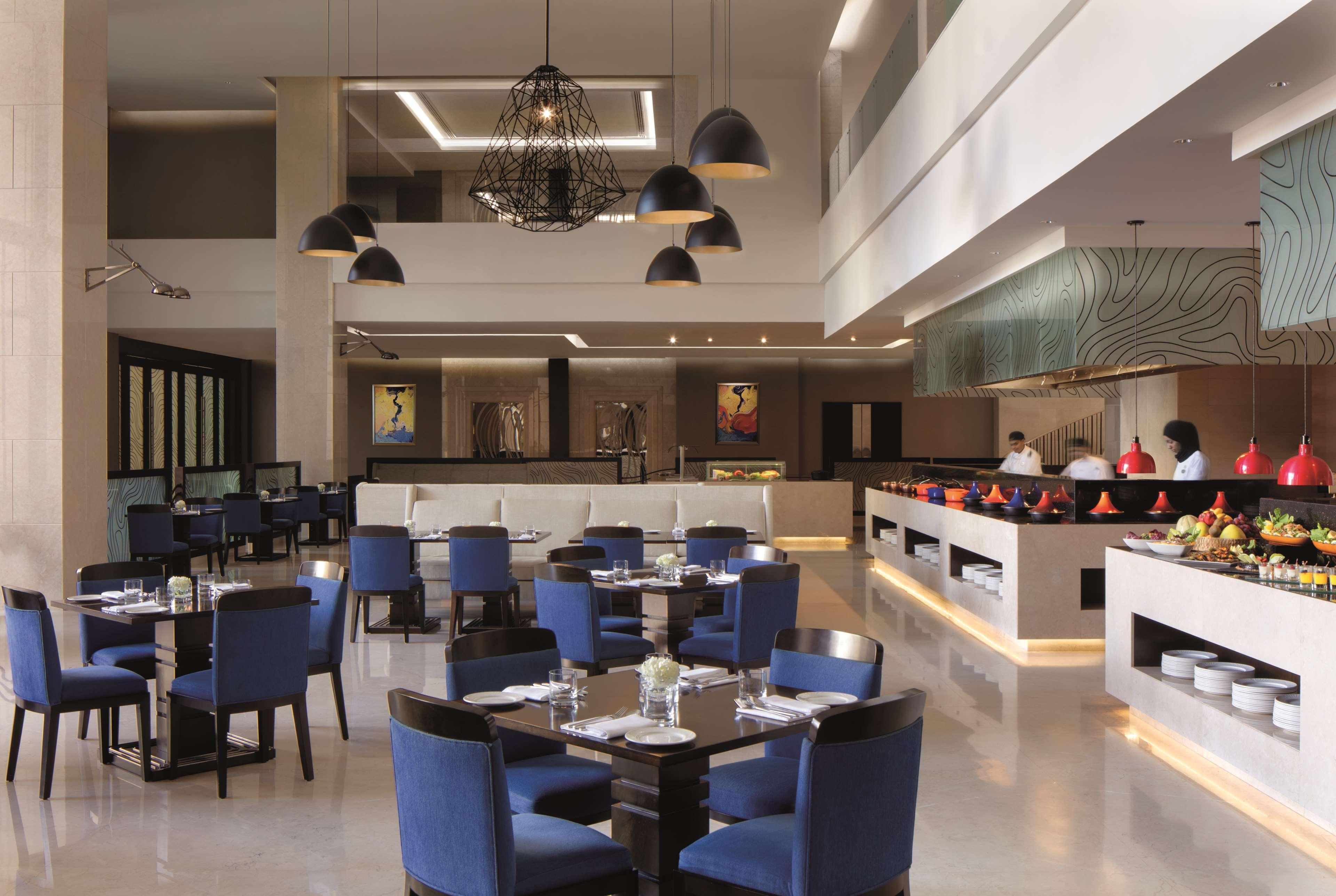 Radisson Collection Muscat, Hormuz Grand Hotell Exteriör bild The restaurant at the hotel
