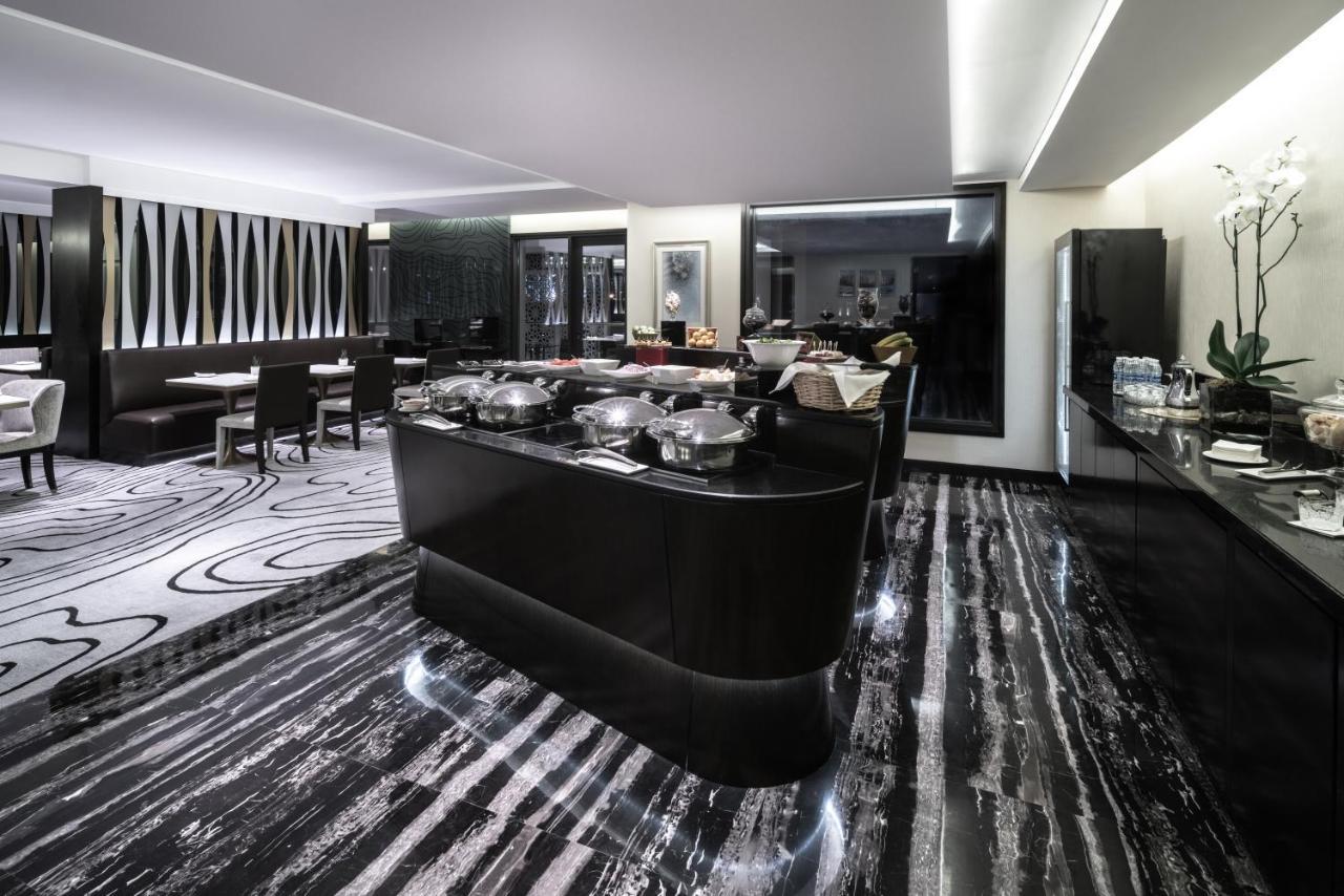 Radisson Collection Muscat, Hormuz Grand Hotell Exteriör bild The Club Lounge at the Four Seasons Hotel, Hong Kong