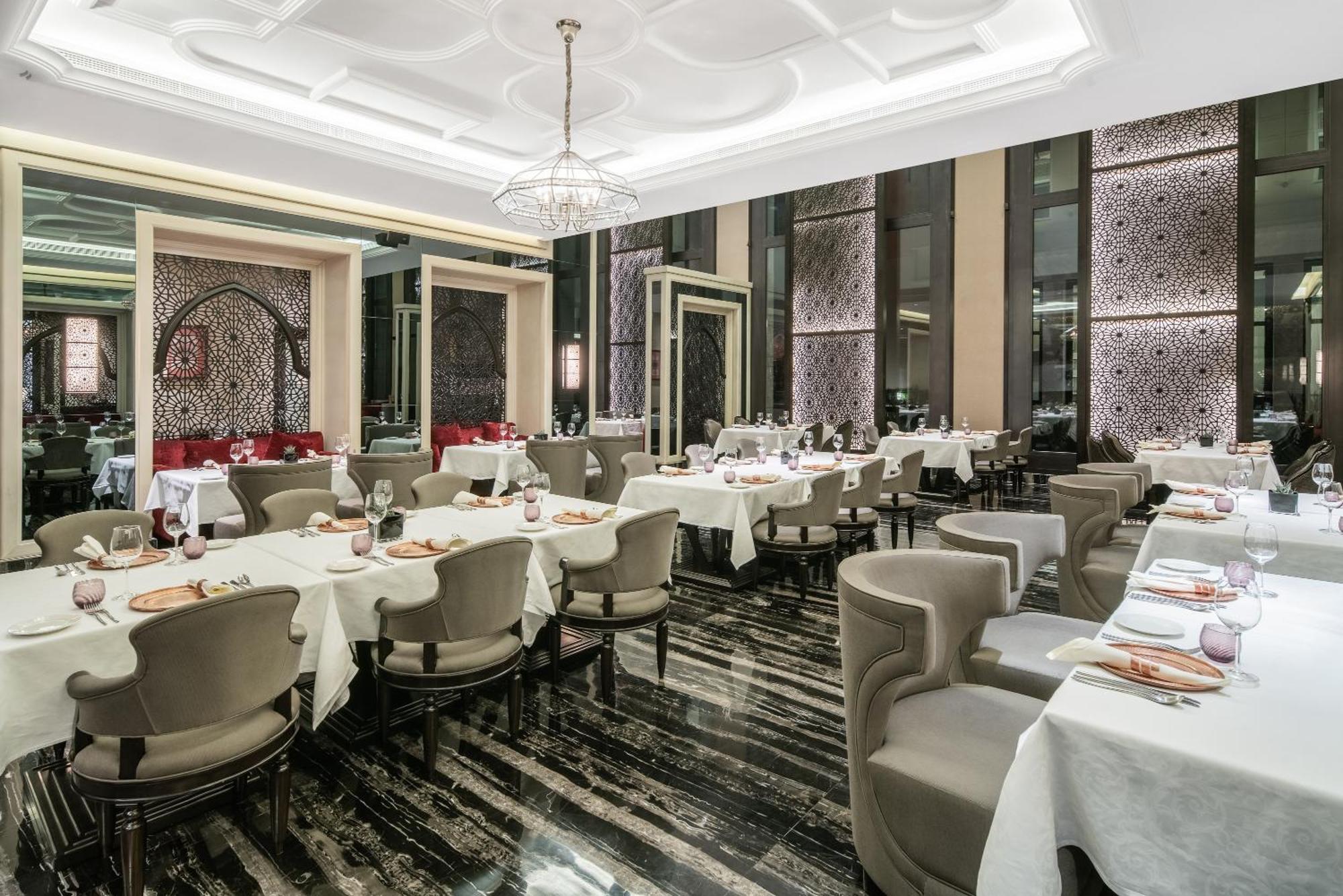 Radisson Collection Muscat, Hormuz Grand Hotell Exteriör bild The interior of the restaurant