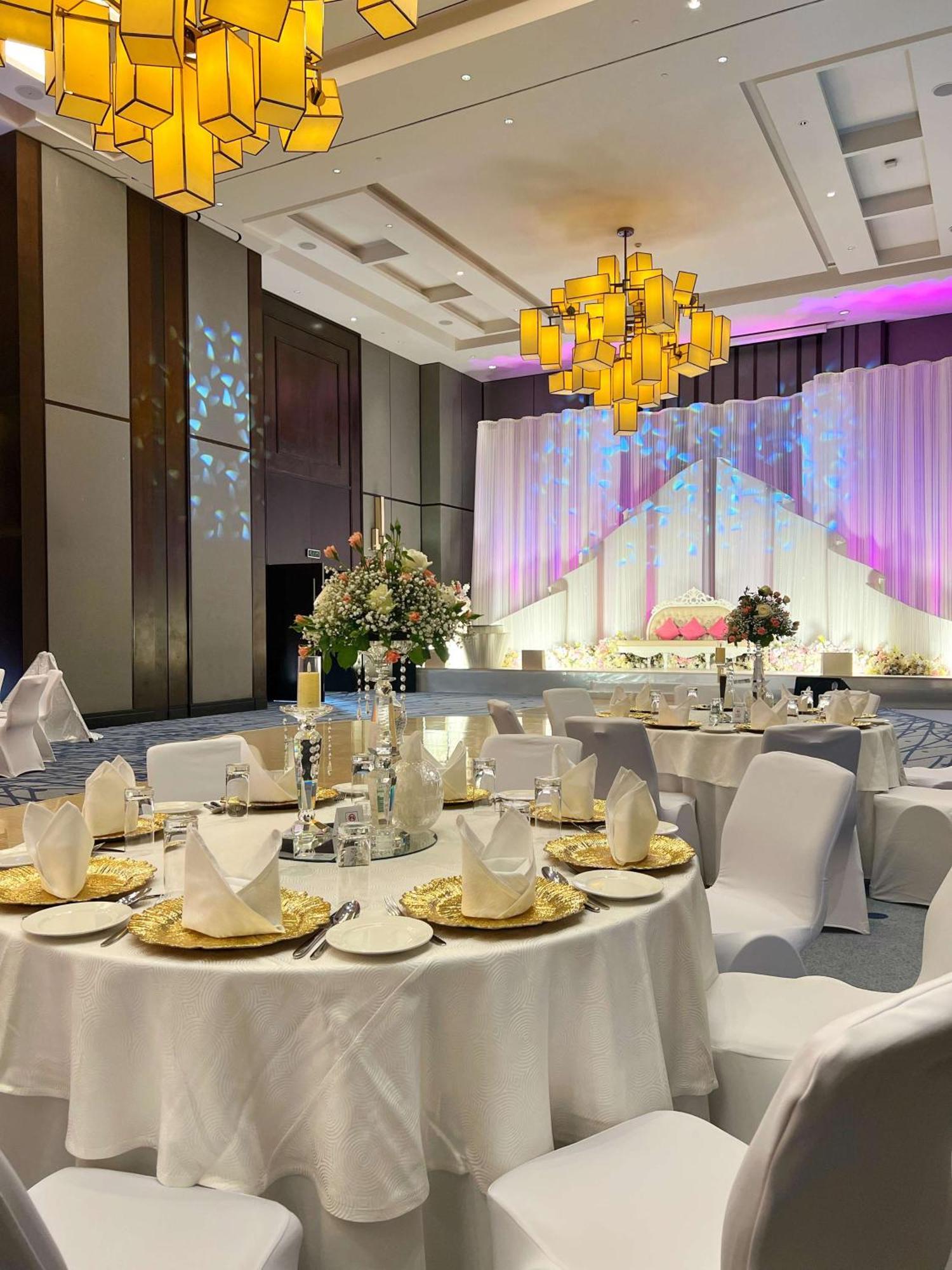 Radisson Collection Muscat, Hormuz Grand Hotell Exteriör bild Wedding reception at a hotel